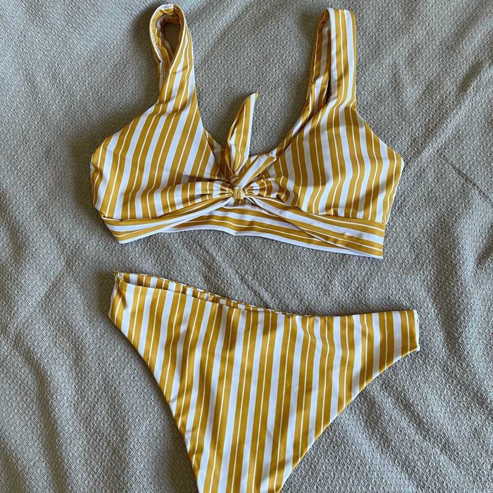 Cute swimsuit!